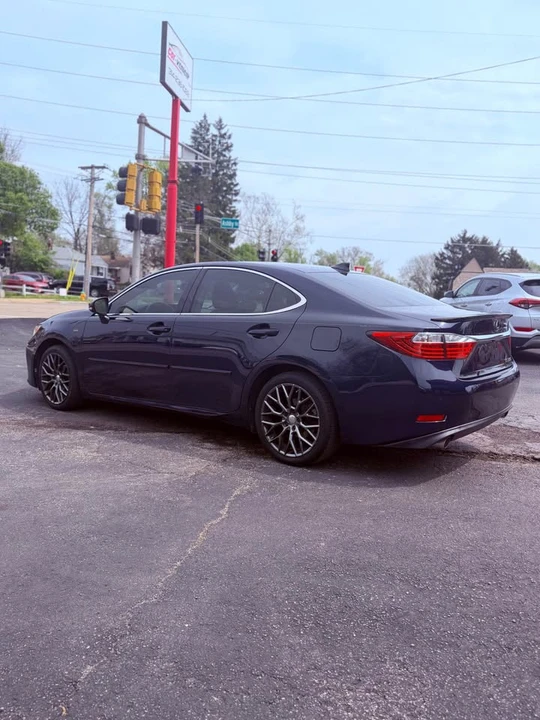 2015 Lexus ES 6th Gen - Image 4 of 9