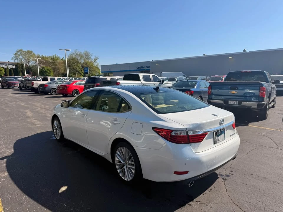 2015 Lexus ES 6th Gen - Image 3 of 19