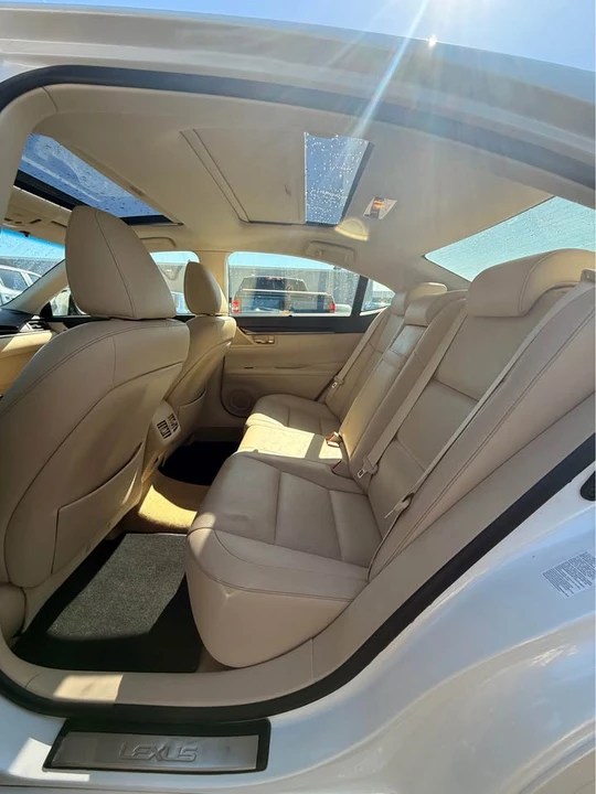 2015 Lexus ES 6th Gen - Image 11 of 19