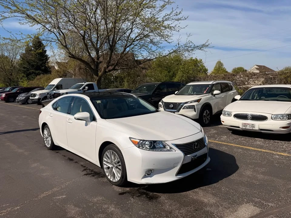 2015 Lexus ES 6th Gen - Image 6 of 19