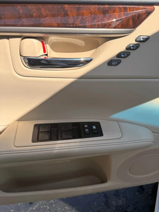 2015 Lexus ES 6th Gen - Image 13 of 19
