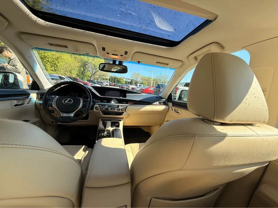 2015 Lexus ES 6th Gen - Image 10 of 19