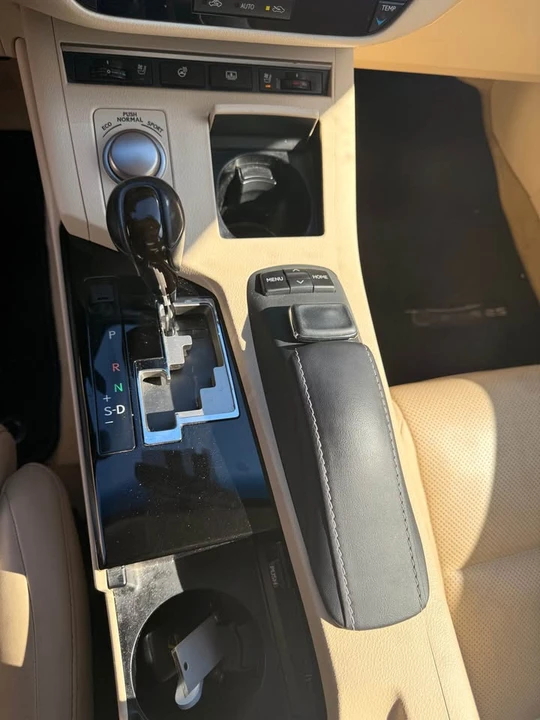 2015 Lexus ES 6th Gen - Image 19 of 19