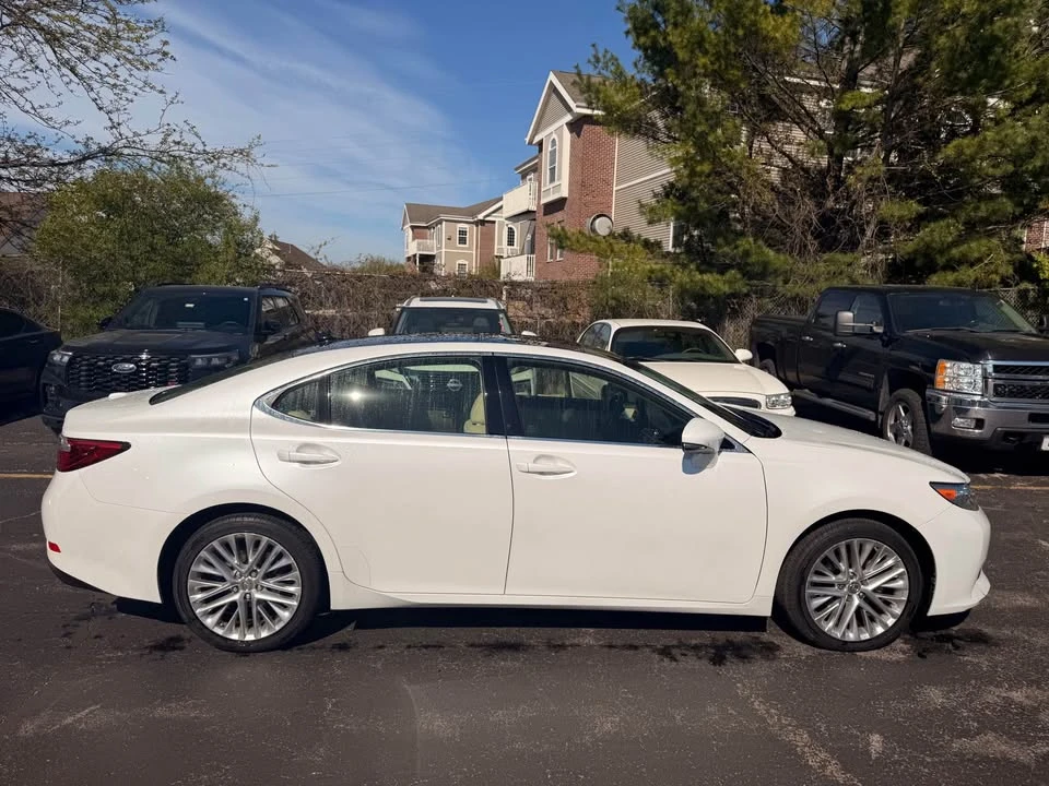 2015 Lexus ES 6th Gen - Image 5 of 19