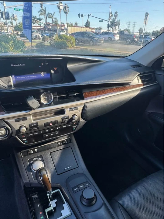 2015 Lexus ES 6th Gen - Image 7 of 14