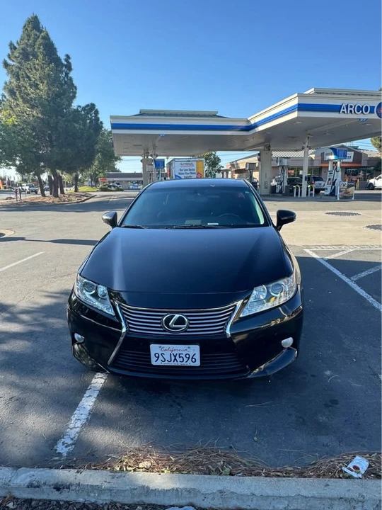 2015 Lexus ES 6th Gen - Image 5 of 14