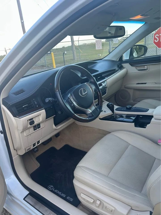 2015 Lexus ES 6th Gen - Image 6 of 15