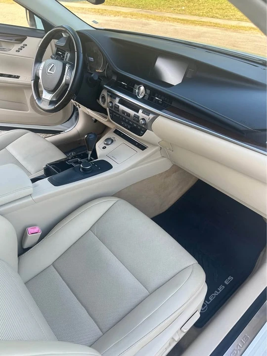 2015 Lexus ES 6th Gen - Image 8 of 15