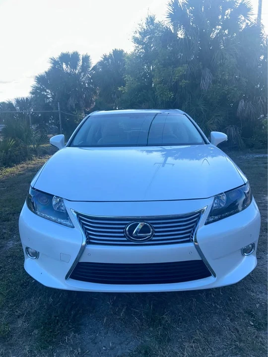 2015 Lexus ES 6th Gen - Image 3 of 15