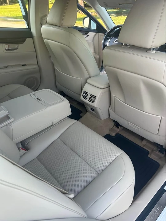2015 Lexus ES 6th Gen - Image 9 of 15