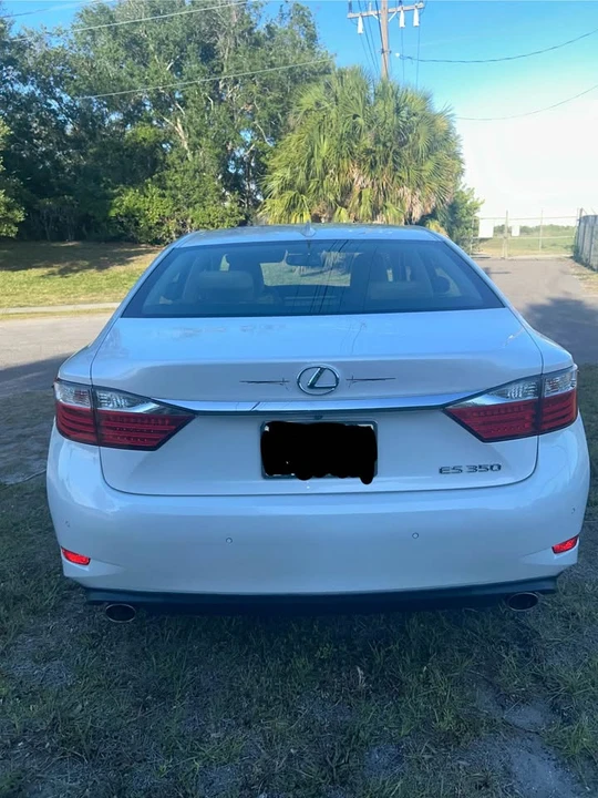 2015 Lexus ES 6th Gen - Image 4 of 15