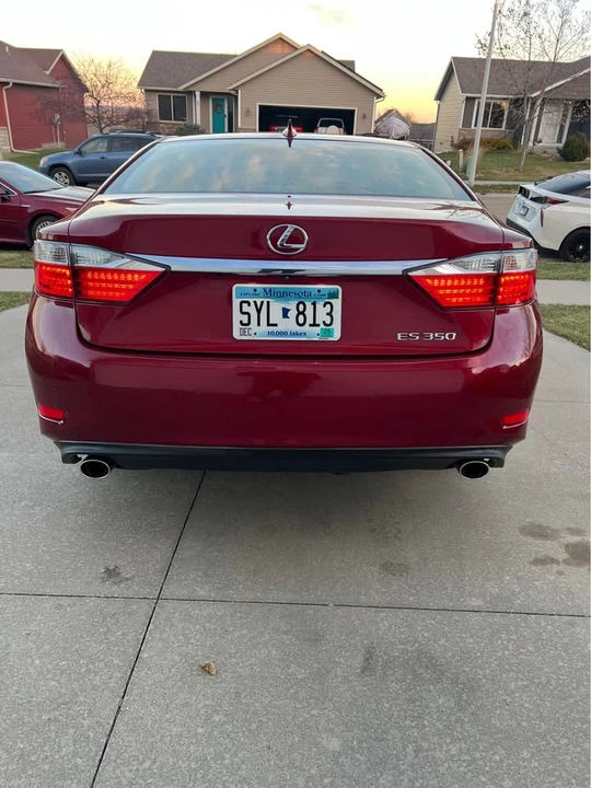 2015 Lexus ES 6th Gen - Image 5 of 15
