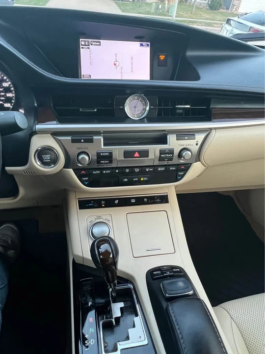 2015 Lexus ES 6th Gen - Image 11 of 15