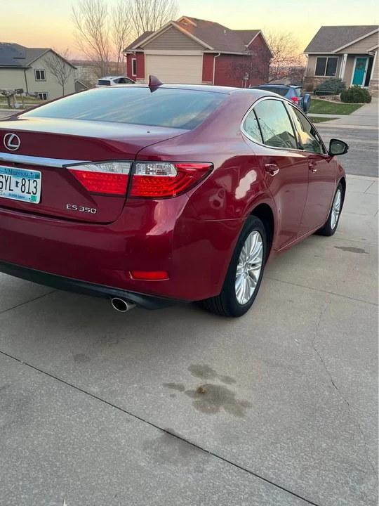 2015 Lexus ES 6th Gen - Image 4 of 15