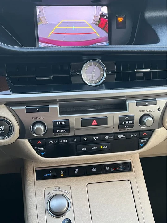 2015 Lexus ES 6th Gen - Image 10 of 15