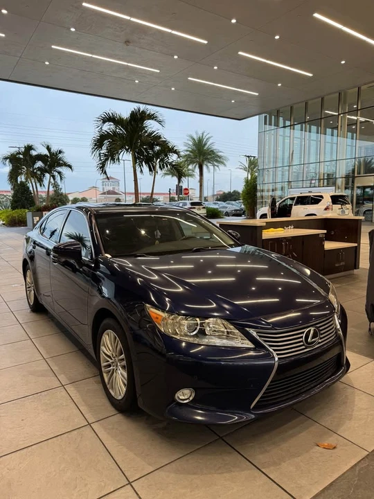 2015 Lexus ES 6th Gen - Image 3 of 15