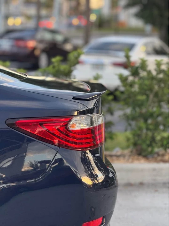 2015 Lexus ES 6th Gen - Image 12 of 15