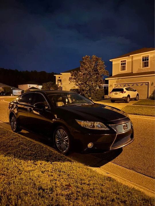 2015 Lexus ES 6th Gen - Image 14 of 15