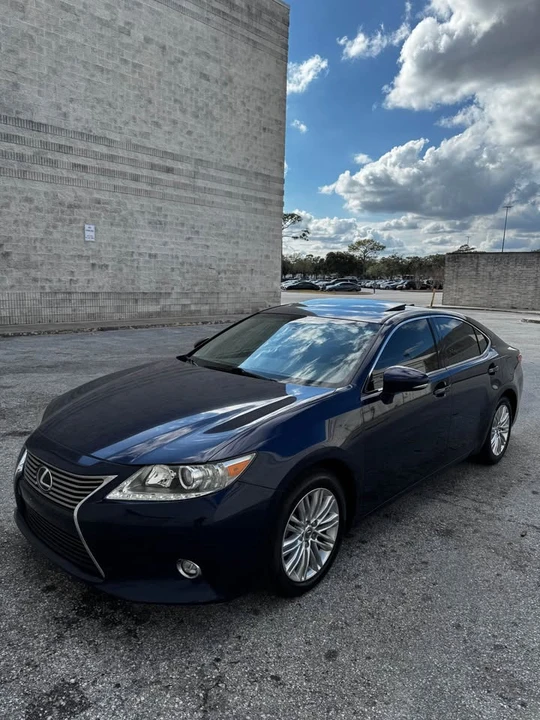 2015 Lexus ES 6th Gen - Image 6 of 15