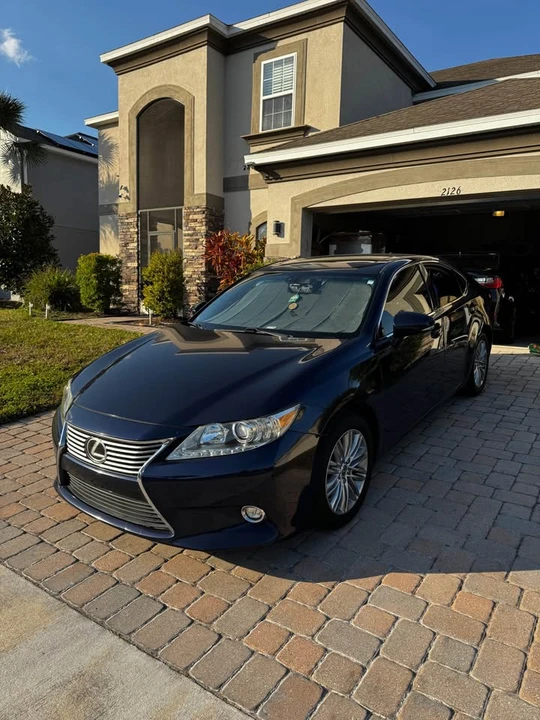 2015 Lexus ES 6th Gen - Image 8 of 15