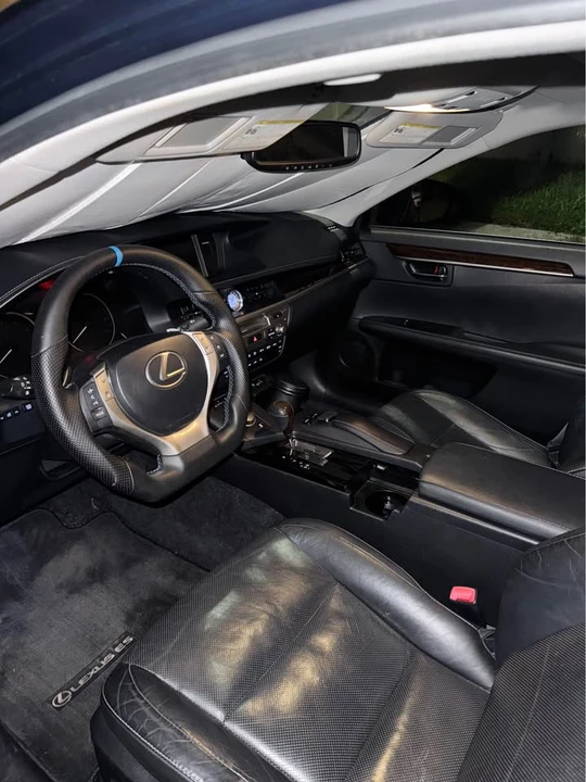 2015 Lexus ES 6th Gen - Image 11 of 15