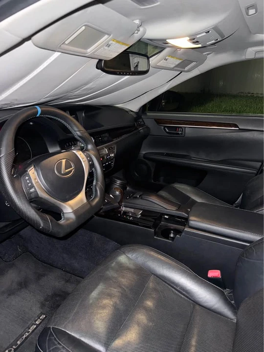 2015 Lexus ES 6th Gen - Image 10 of 15
