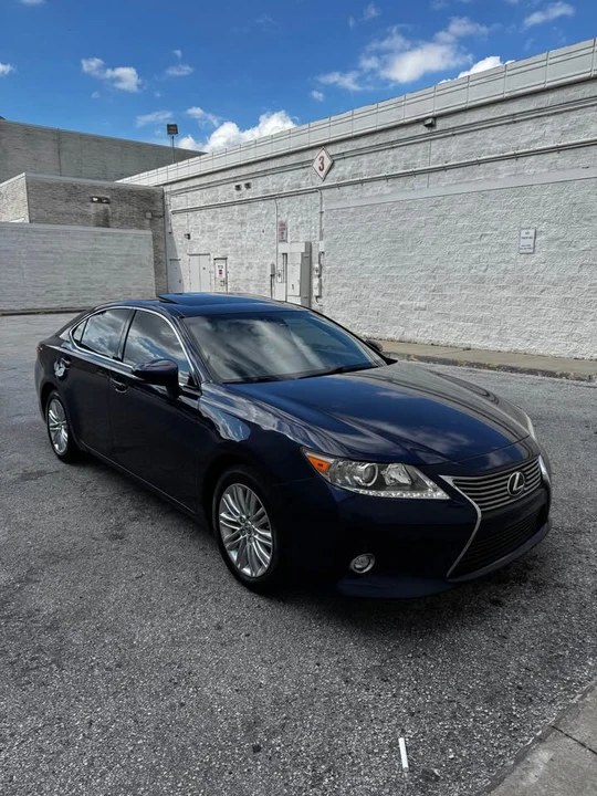 2015 Lexus ES 6th Gen - Image 5 of 15
