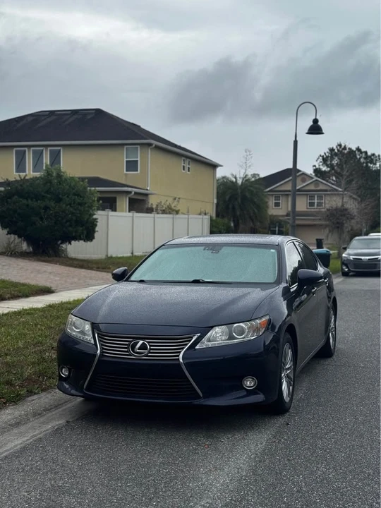 2015 Lexus ES 6th Gen - Image 7 of 15
