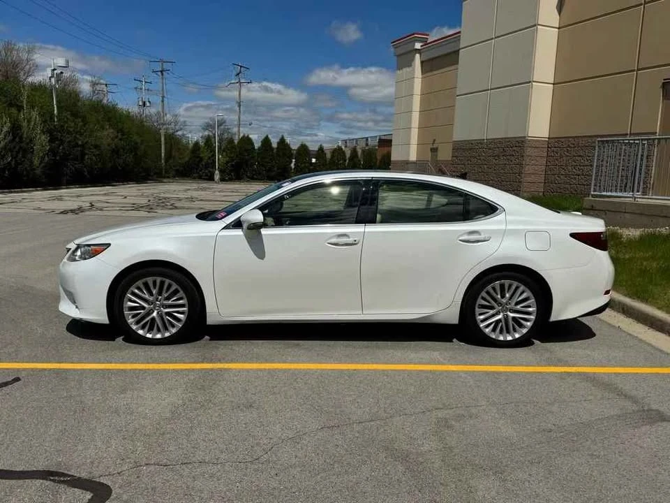 2015 Lexus ES 6th Gen - Image 2 of 5