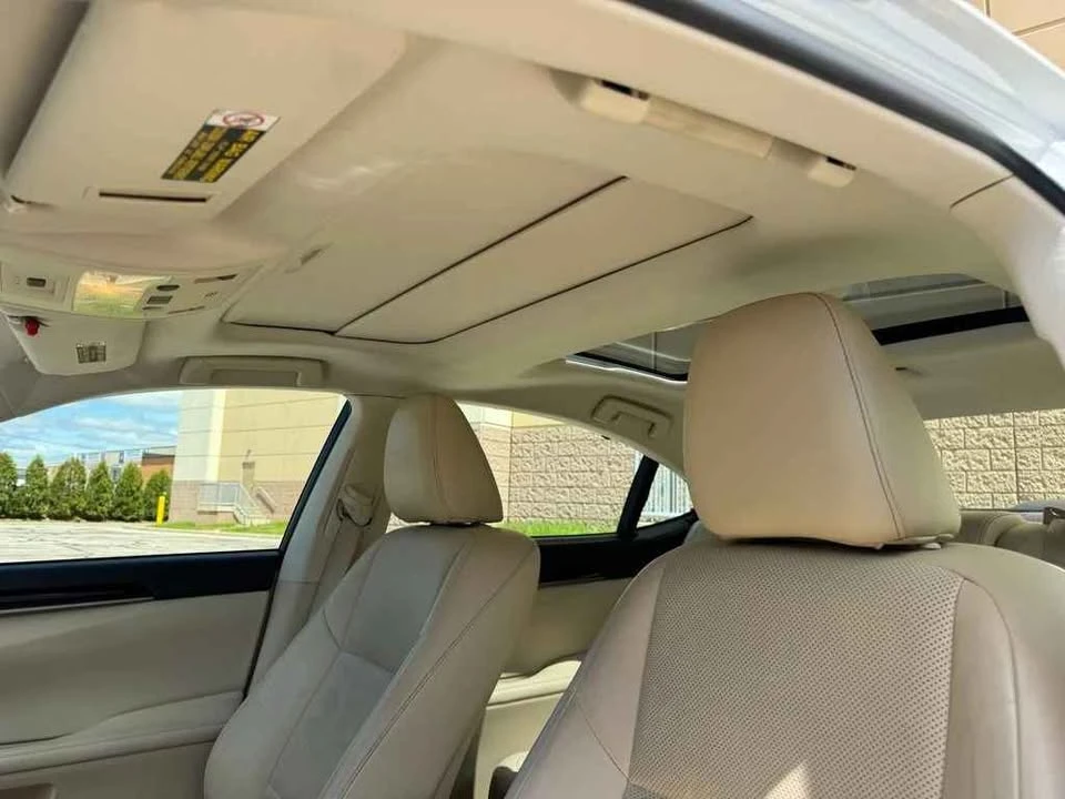 2015 Lexus ES 6th Gen - Image 3 of 5