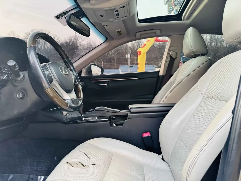 2015 Lexus ES 6th Gen - Image 3 of 10