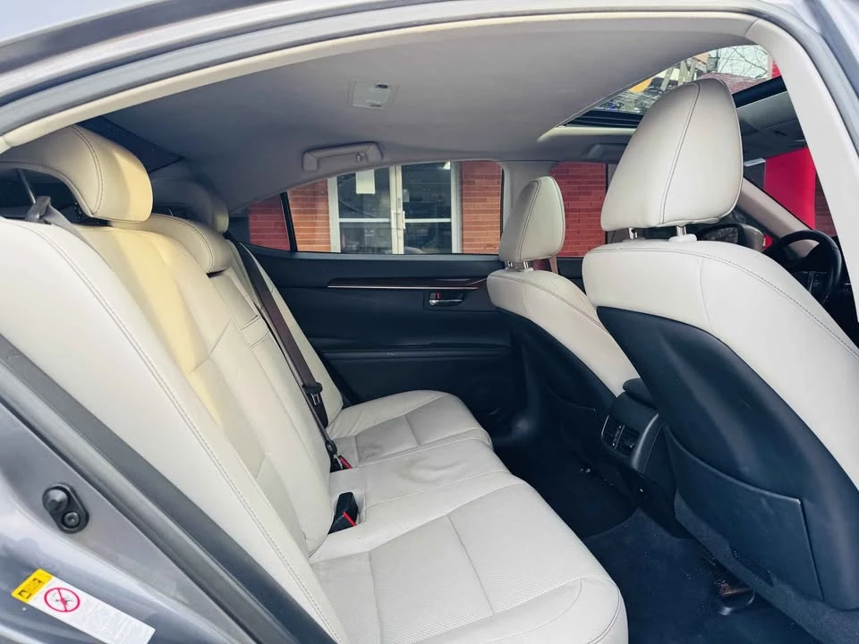 2015 Lexus ES 6th Gen - Image 7 of 10
