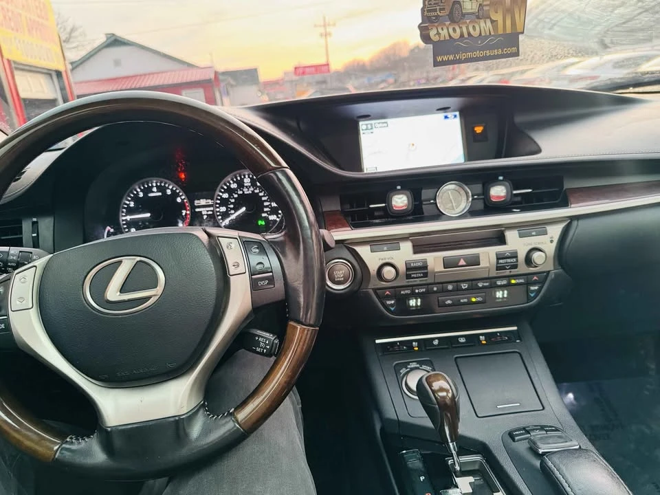 2015 Lexus ES 6th Gen - Image 6 of 10