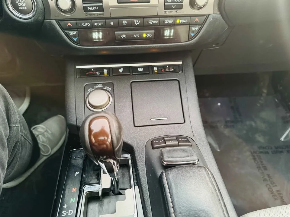 2015 Lexus ES 6th Gen - Image 8 of 10