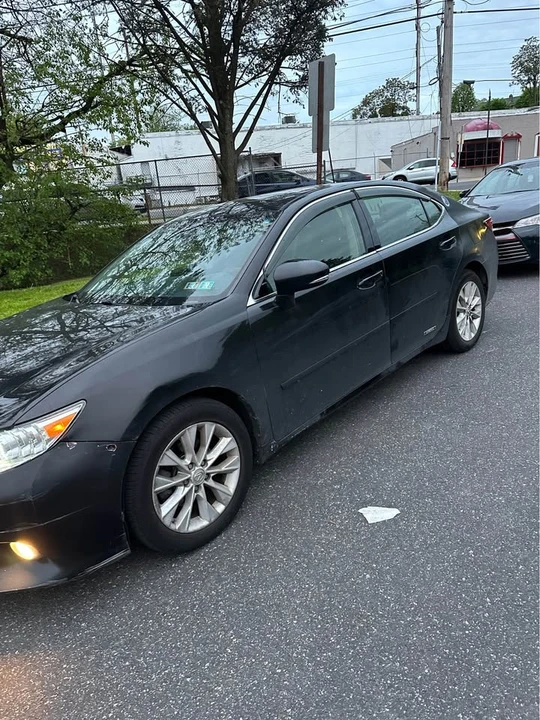 2015 Lexus ES 6th Gen - Image 2 of 8