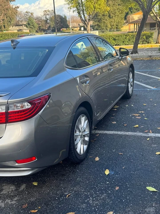 2015 Lexus ES 6th Gen - Image 2 of 16