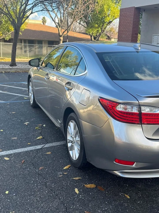 2015 Lexus ES 6th Gen - Image 5 of 16
