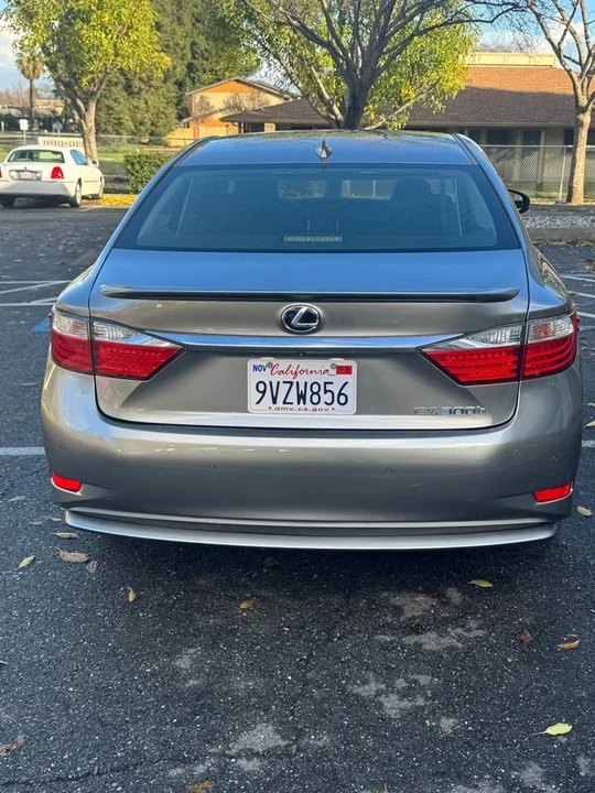 2015 Lexus ES 6th Gen - Image 3 of 16