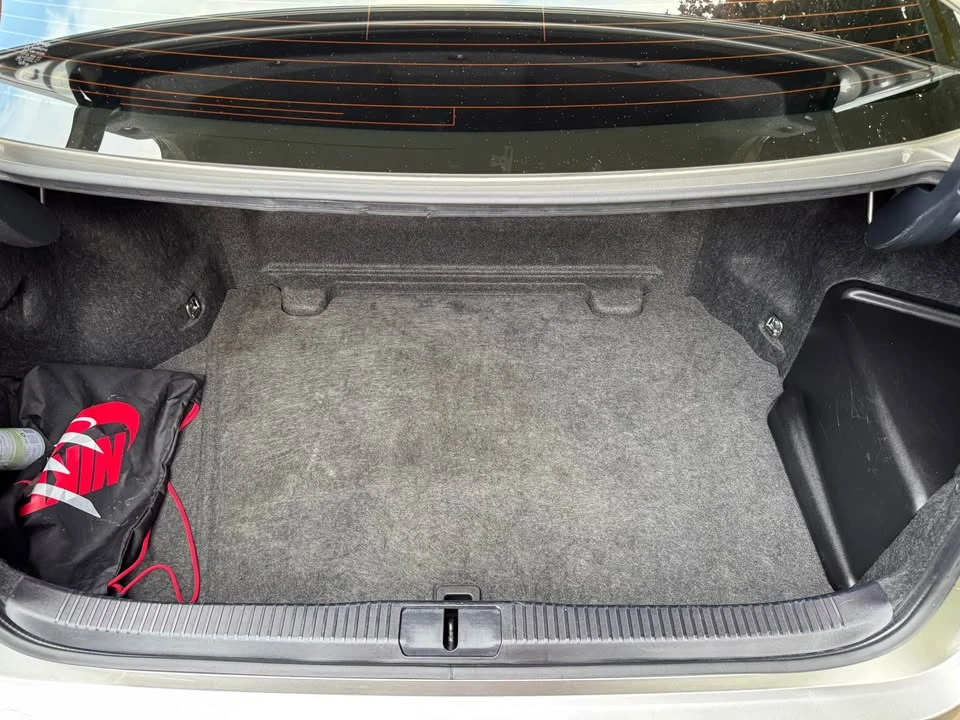 2015 Lexus ES 6th Gen - Image 11 of 16