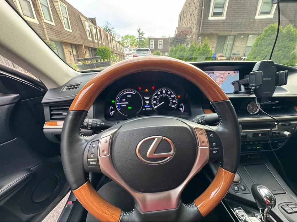 2015 Lexus ES 6th Gen - Image 14 of 16