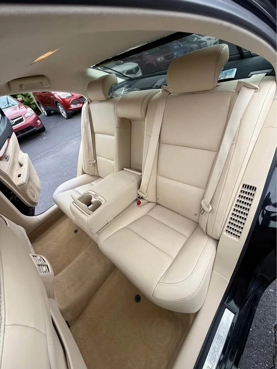 2015 Lexus ES 6th Gen - Image 19 of 20