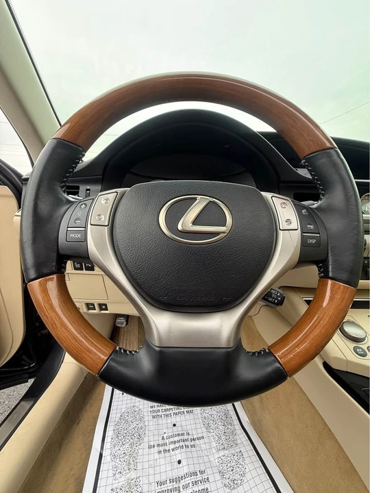 2015 Lexus ES 6th Gen - Image 11 of 20