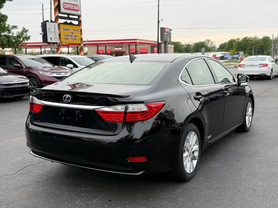 2015 Lexus ES 6th Gen - Image 5 of 20