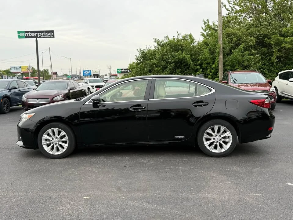 2015 Lexus ES 6th Gen - Image 2 of 20