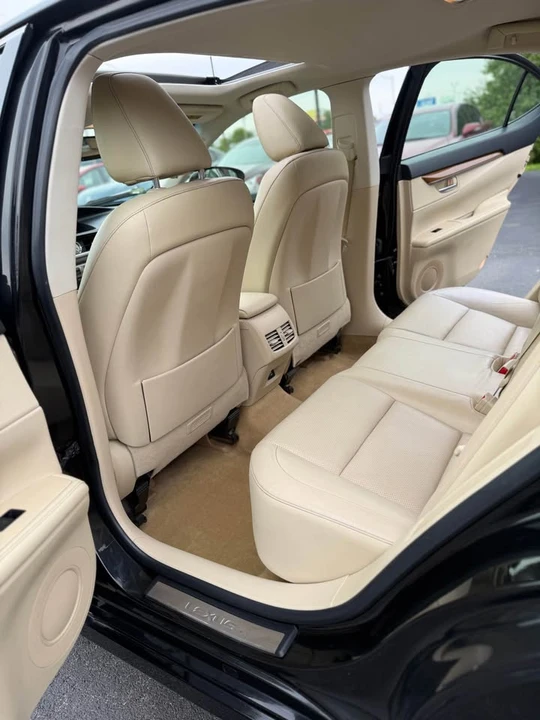 2015 Lexus ES 6th Gen - Image 18 of 20