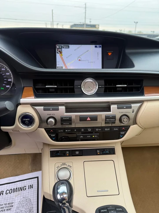 2015 Lexus ES 6th Gen - Image 13 of 20