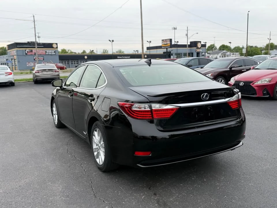 2015 Lexus ES 6th Gen - Image 3 of 20