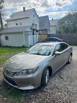 2015 Lexus ES 300h Luxury Sedan