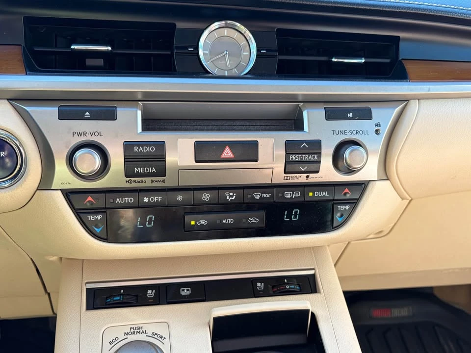 2015 Lexus ES 6th Gen - Image 16 of 21