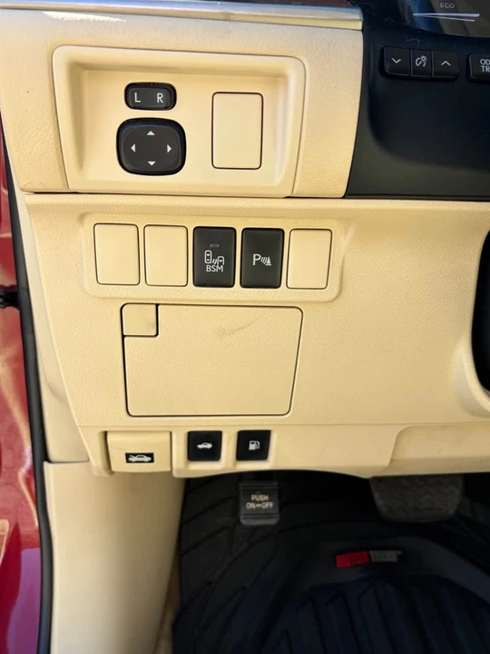 2015 Lexus ES 6th Gen - Image 12 of 21